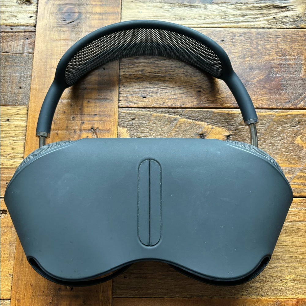 Apple AirPod Pro Max overear headphones